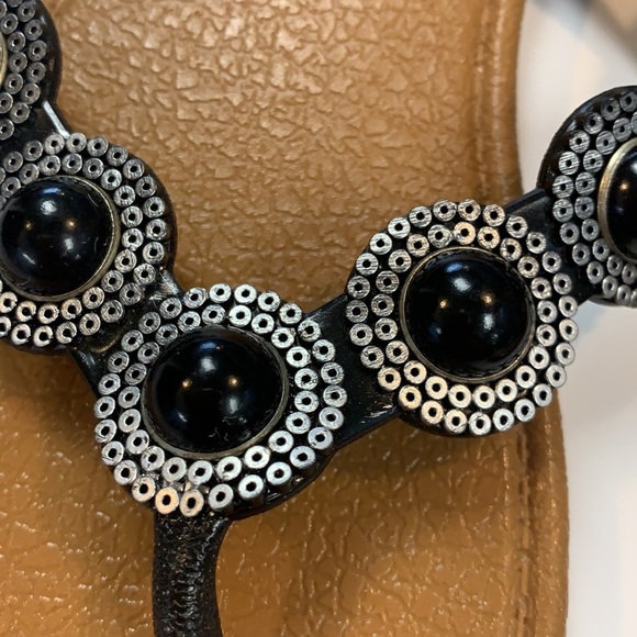 Beautiful embellished black and silver toned jeweled rubber flip flops size 7/8 - Picture 2 of 6